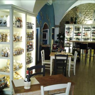 Wine room cantina a Volterra